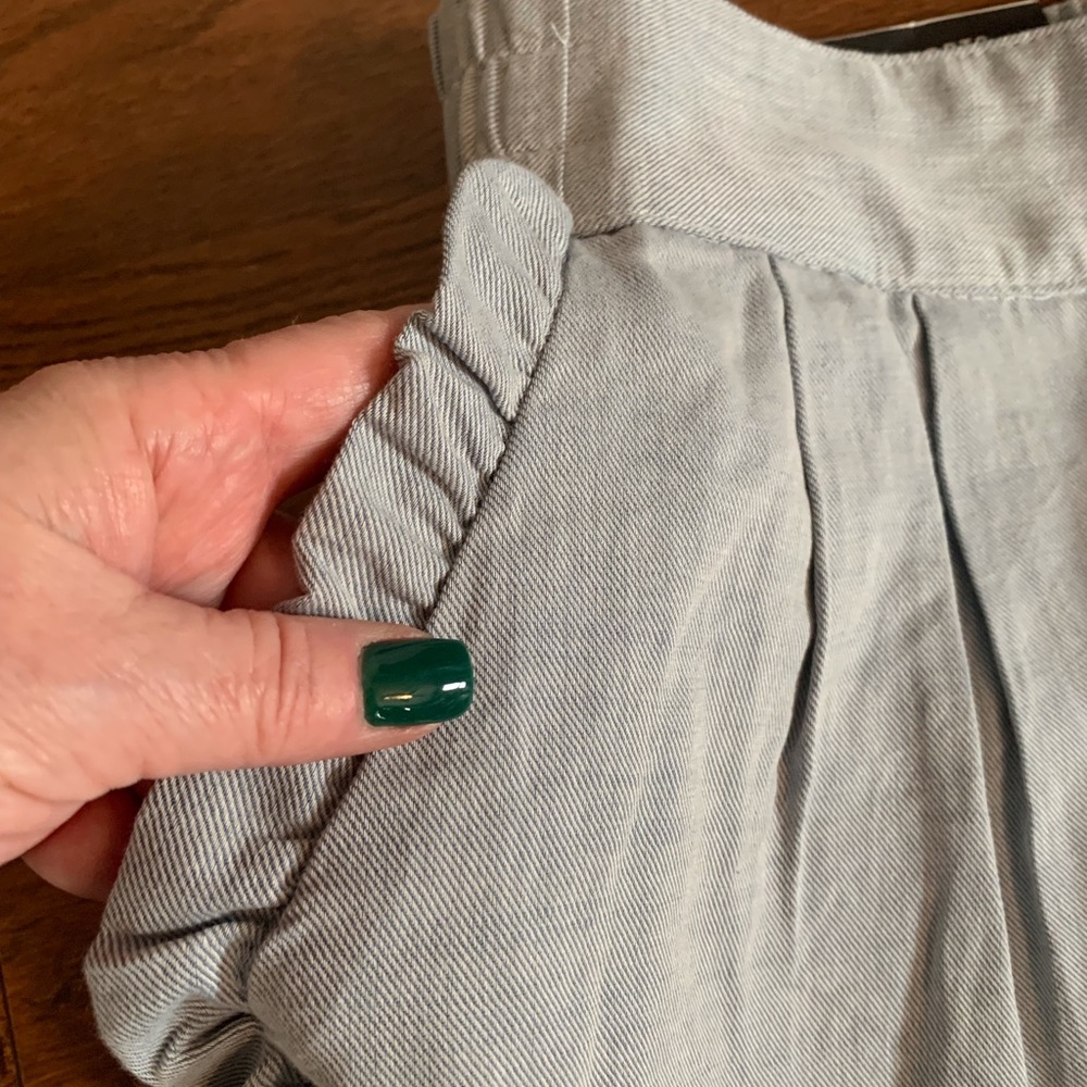NWT High Rise shorts with Ruffle Detail - Picture 3 of 5